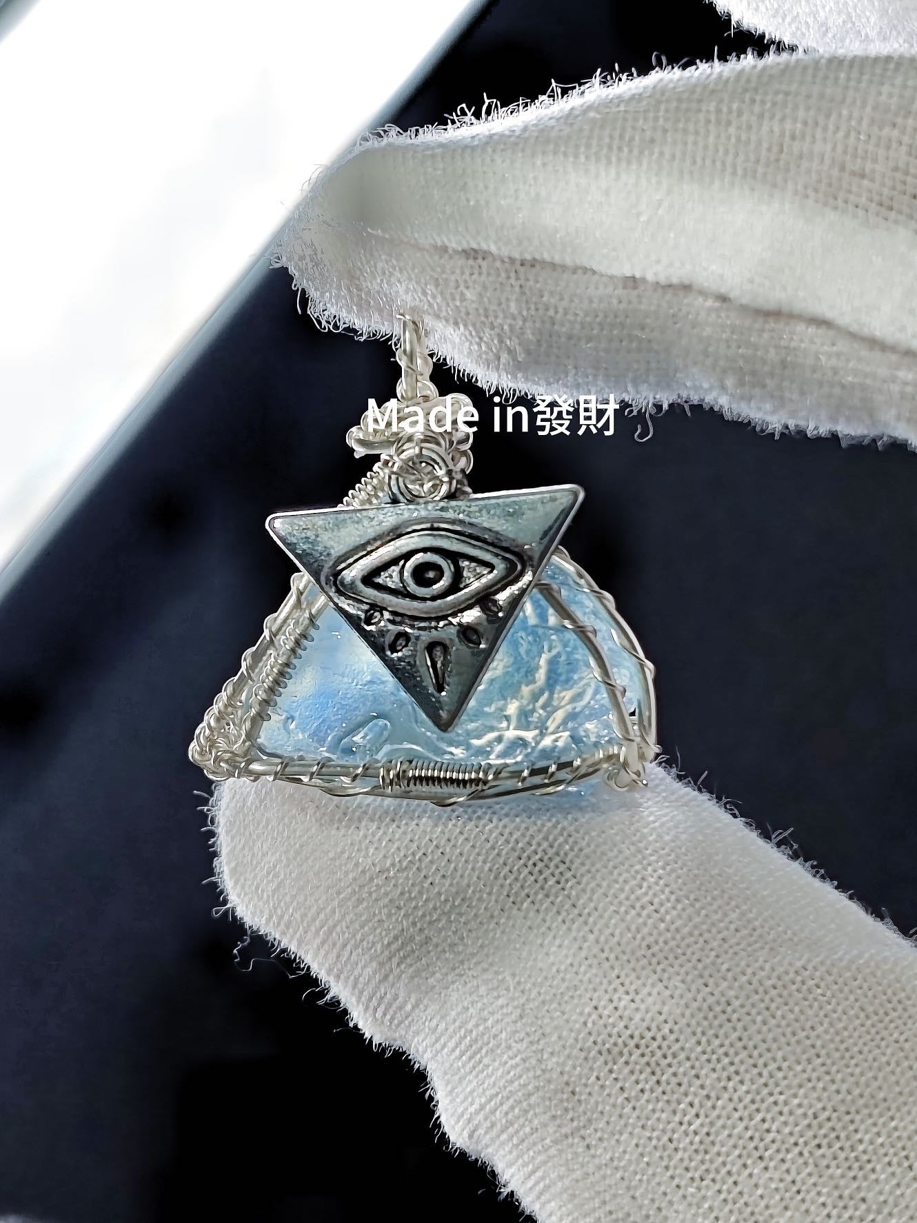 [100% HANDMADE] Triangular Baby Blue Aquamarine